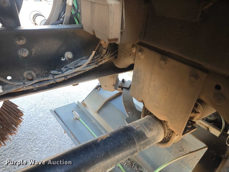 image for item EU4589 2015 Freightliner Business Class M2 street sweeper truck