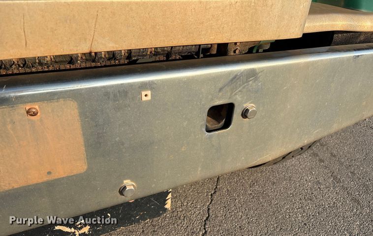 image for item EU4590 2016 Peterbilt 365 semi truck