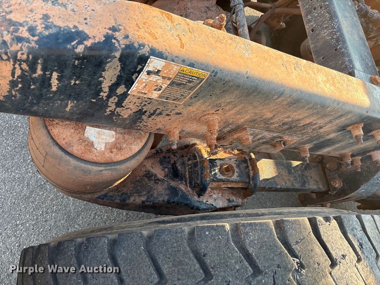 image for item EU4590 2016 Peterbilt 365 semi truck