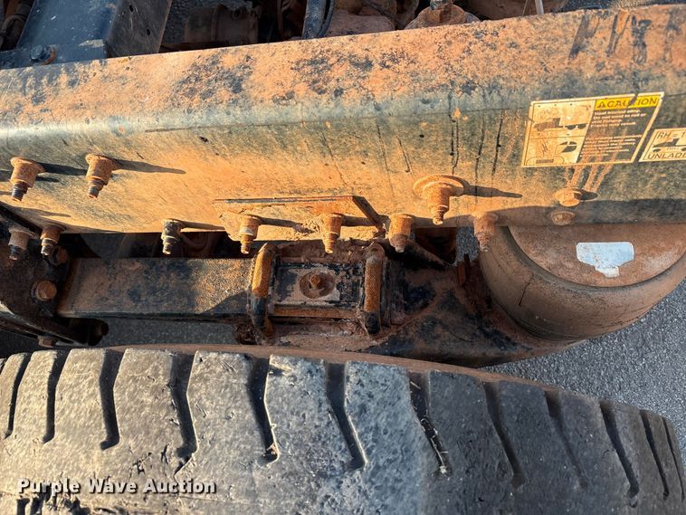 image for item EU4590 2016 Peterbilt 365 semi truck