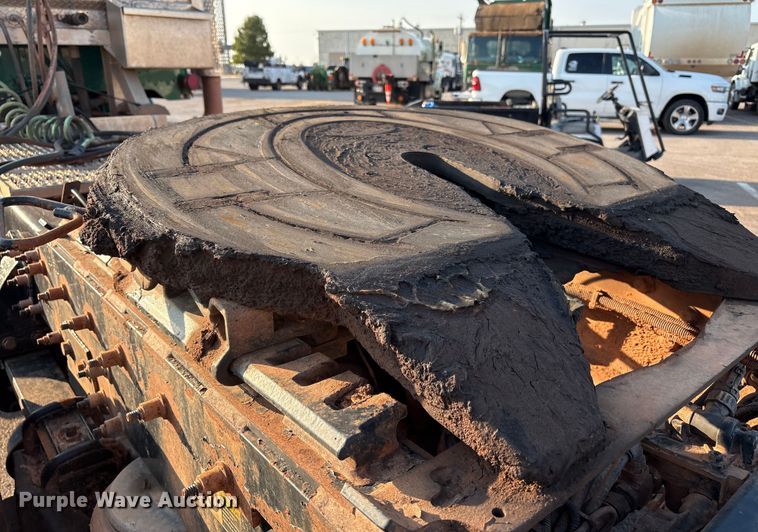 image for item EU4590 2016 Peterbilt 365 semi truck