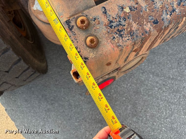 image for item EU4590 2016 Peterbilt 365 semi truck