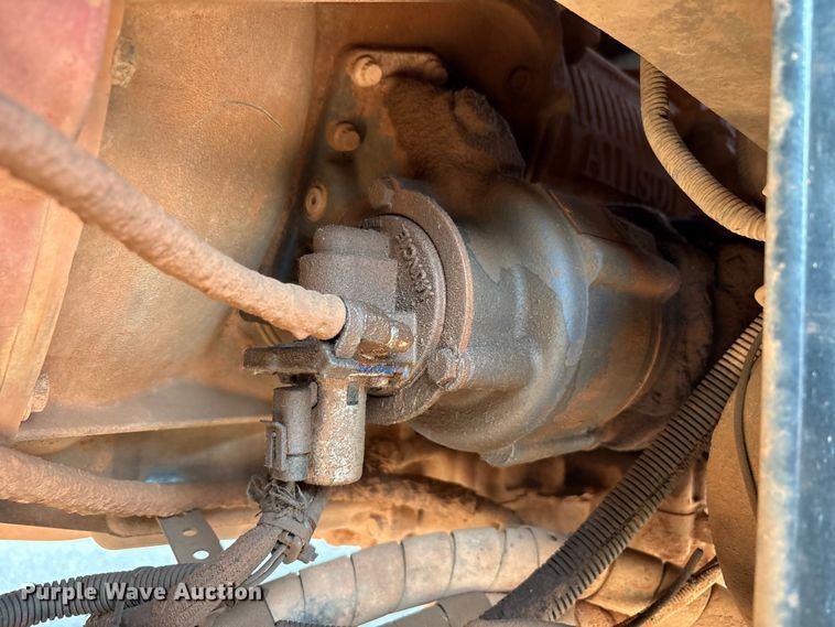 image for item EU4590 2016 Peterbilt 365 semi truck