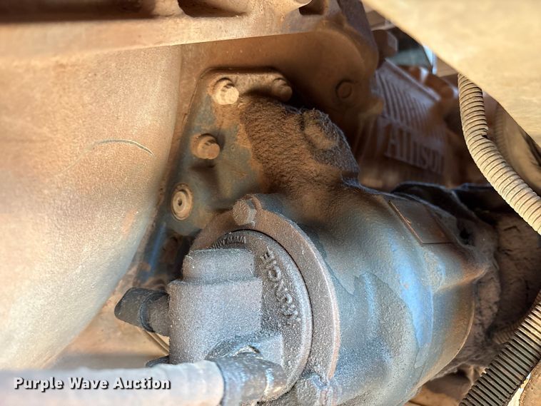 image for item EU4590 2016 Peterbilt 365 semi truck