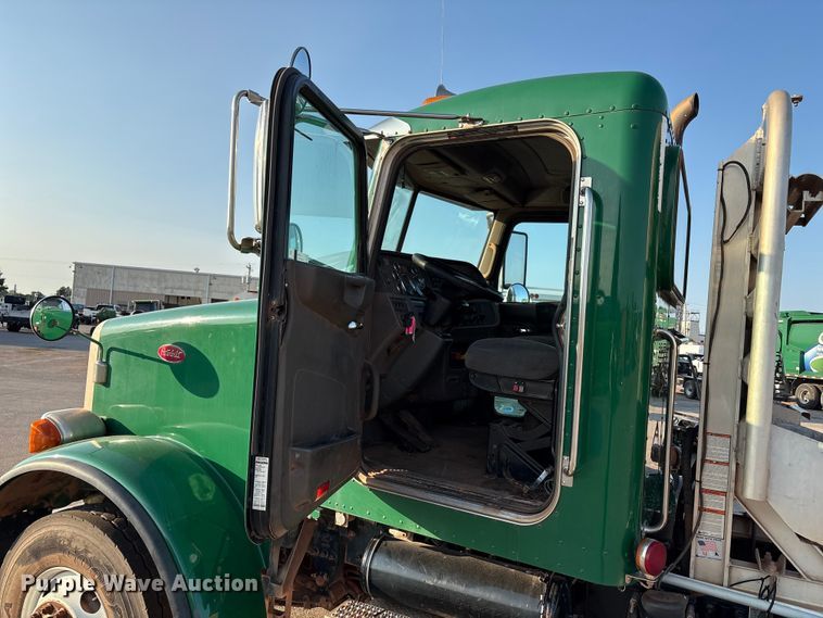 image for item EU4590 2016 Peterbilt 365 semi truck