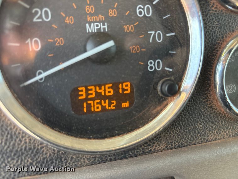 image for item EU4590 2016 Peterbilt 365 semi truck