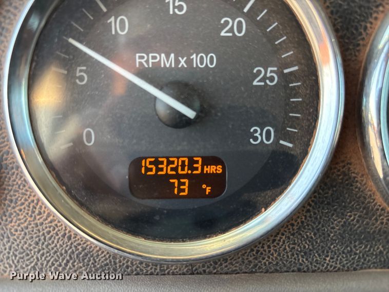 image for item EU4590 2016 Peterbilt 365 semi truck