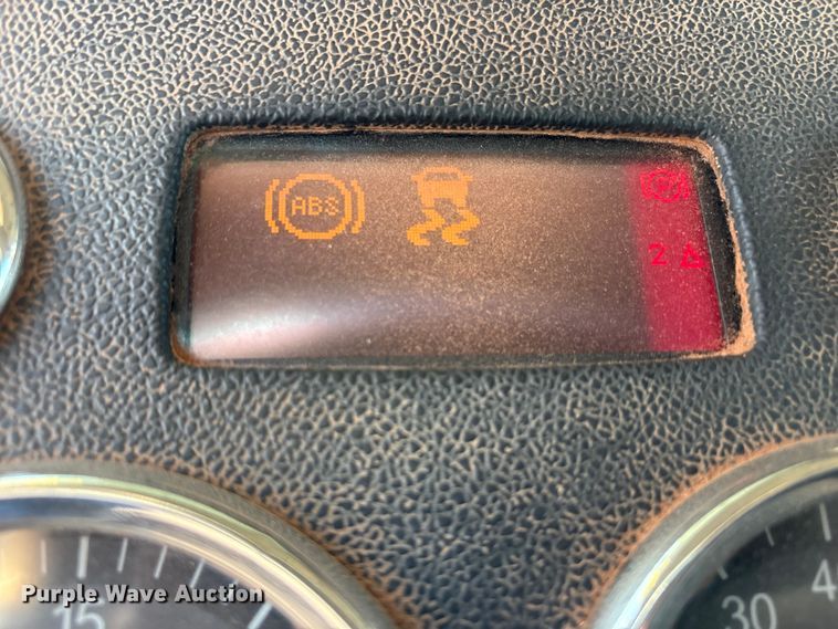 image for item EU4590 2016 Peterbilt 365 semi truck