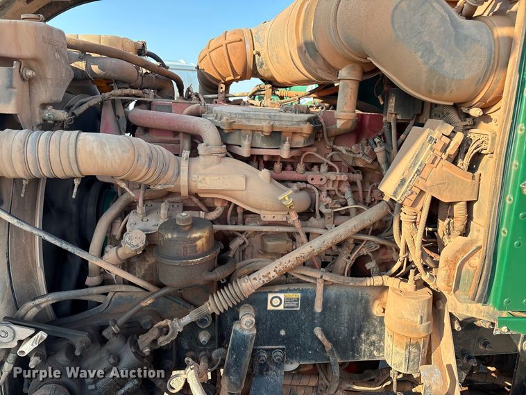 image for item EU4590 2016 Peterbilt 365 semi truck