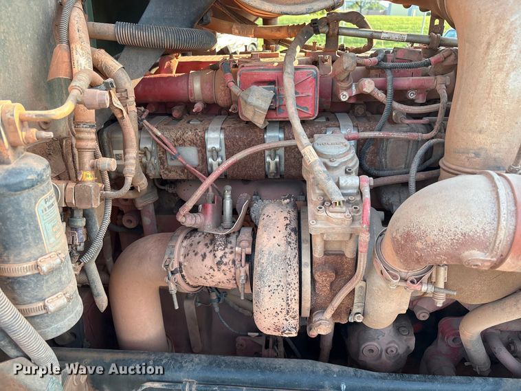 image for item EU4590 2016 Peterbilt 365 semi truck