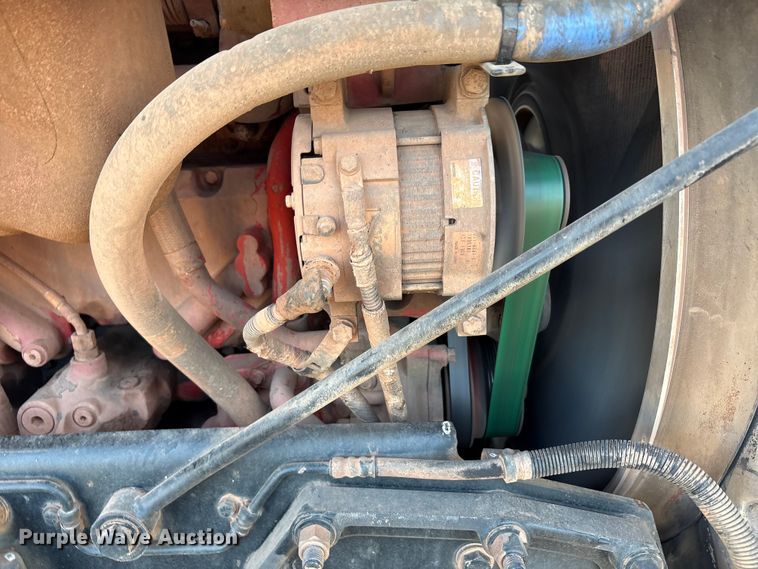 image for item EU4590 2016 Peterbilt 365 semi truck