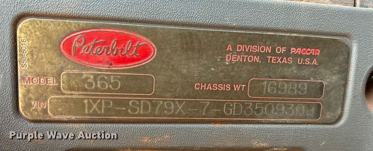 image for item EU4590 2016 Peterbilt 365 semi truck