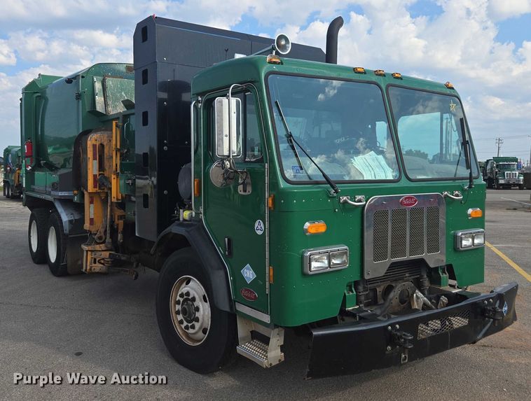 image for item EU4594 2015 Peterbilt 320 refuse truck