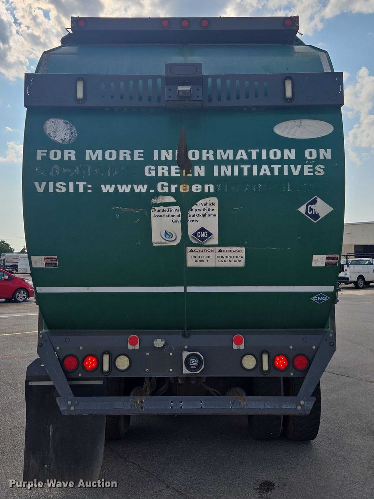 image for item EU4594 2015 Peterbilt 320 refuse truck