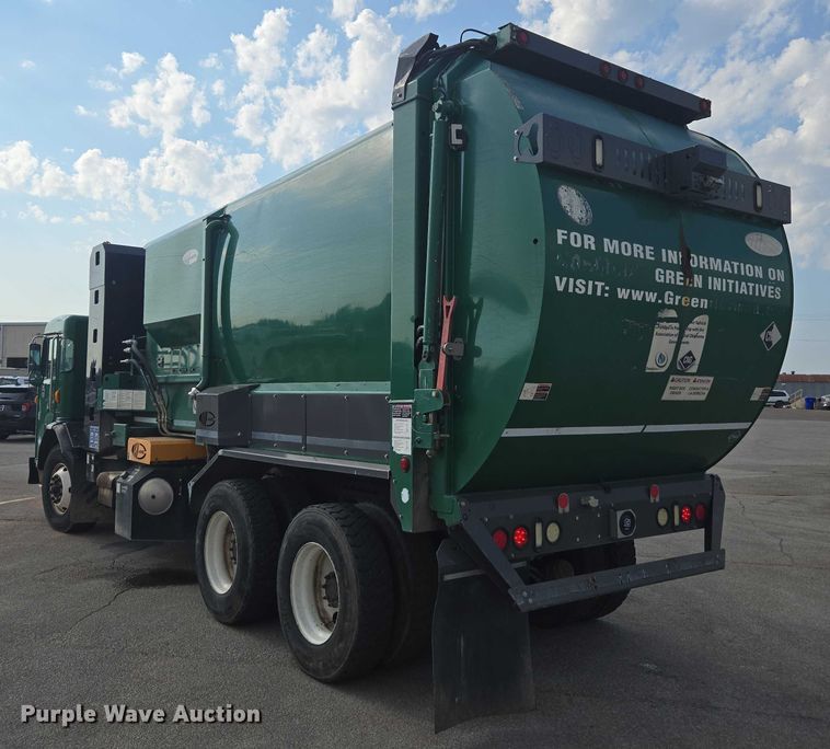 image for item EU4594 2015 Peterbilt 320 refuse truck