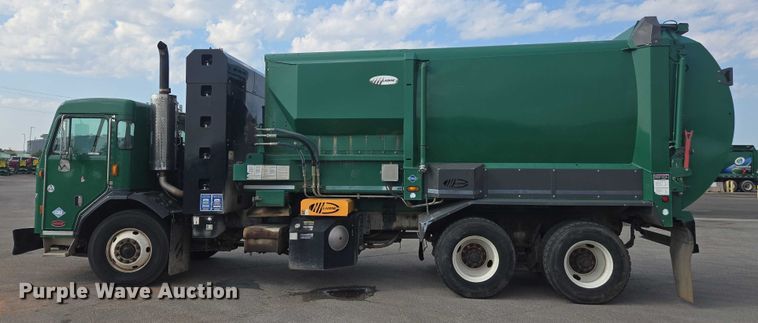 image for item EU4594 2015 Peterbilt 320 refuse truck