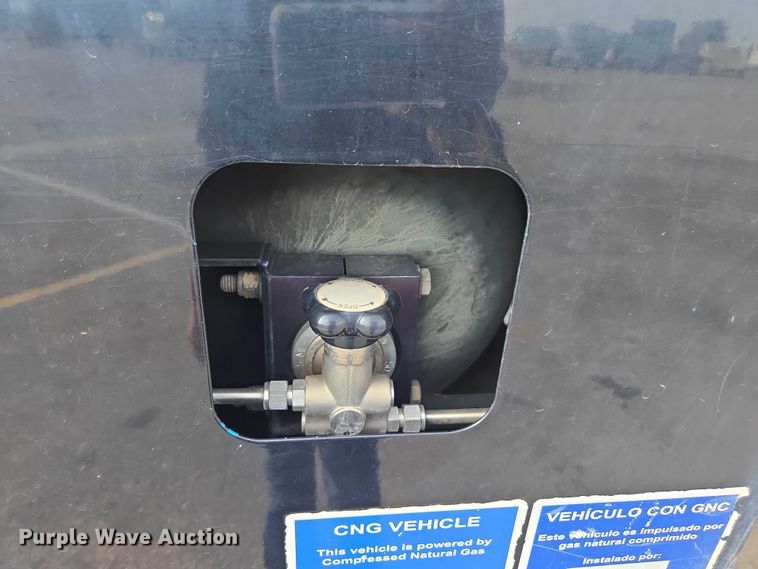 image for item EU4594 2015 Peterbilt 320 refuse truck