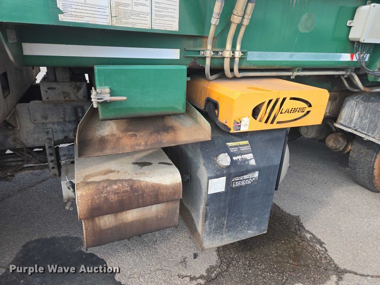 image for item EU4594 2015 Peterbilt 320 refuse truck