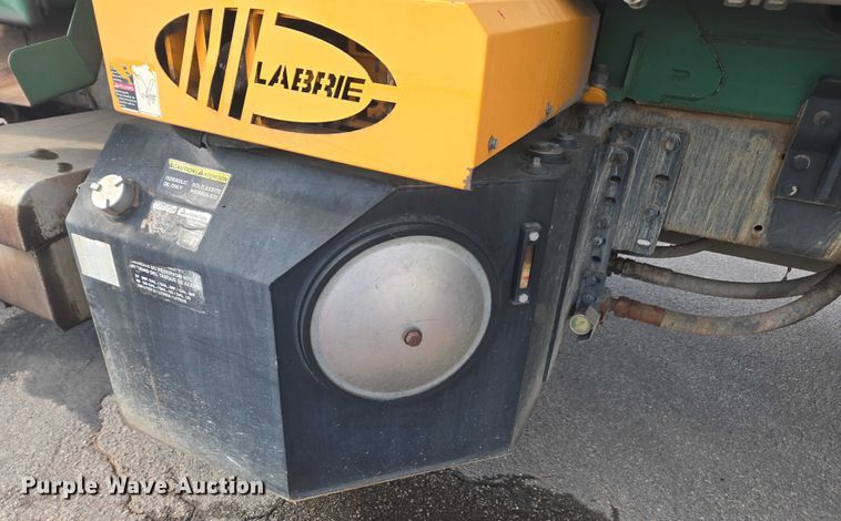 image for item EU4594 2015 Peterbilt 320 refuse truck