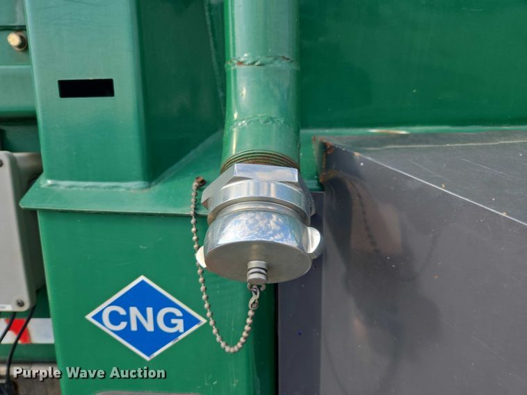 image for item EU4594 2015 Peterbilt 320 refuse truck