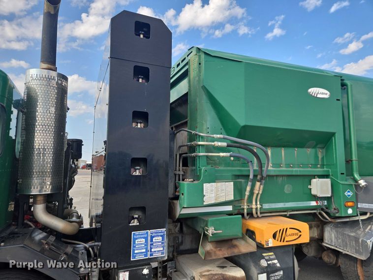 image for item EU4594 2015 Peterbilt 320 refuse truck