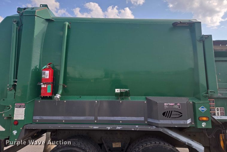 image for item EU4594 2015 Peterbilt 320 refuse truck