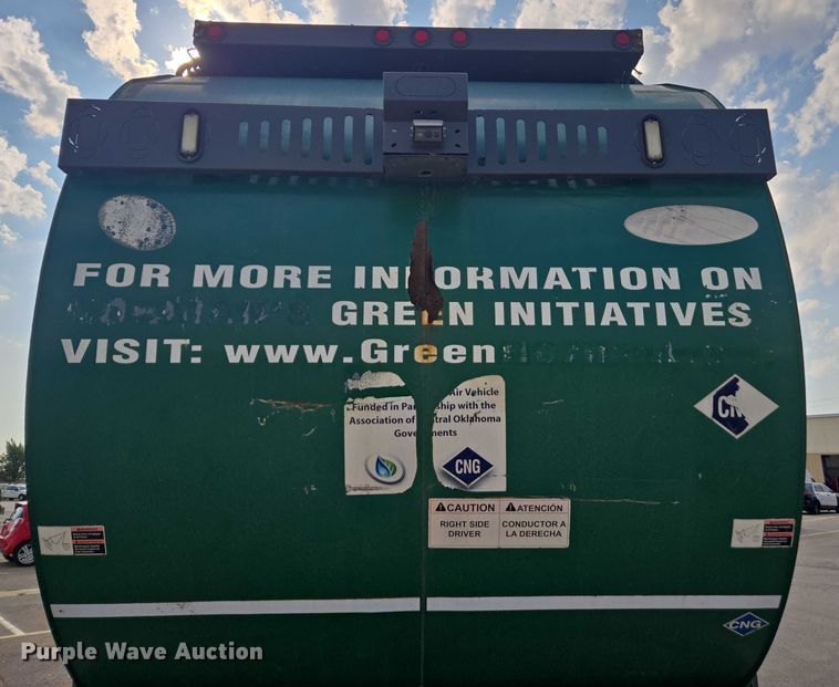 image for item EU4594 2015 Peterbilt 320 refuse truck