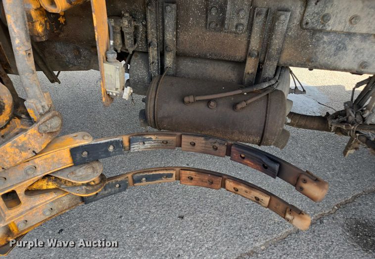 image for item EU4594 2015 Peterbilt 320 refuse truck