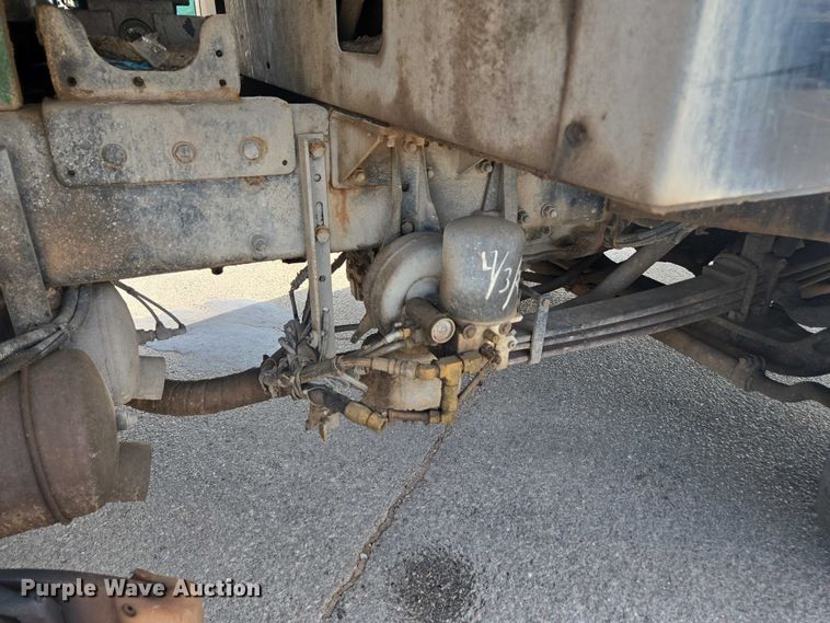 image for item EU4594 2015 Peterbilt 320 refuse truck