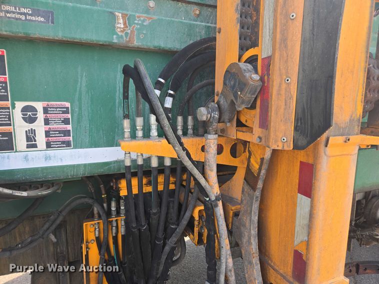 image for item EU4594 2015 Peterbilt 320 refuse truck