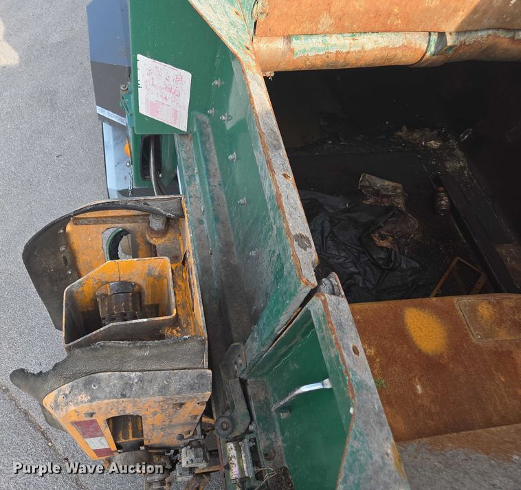 image for item EU4594 2015 Peterbilt 320 refuse truck