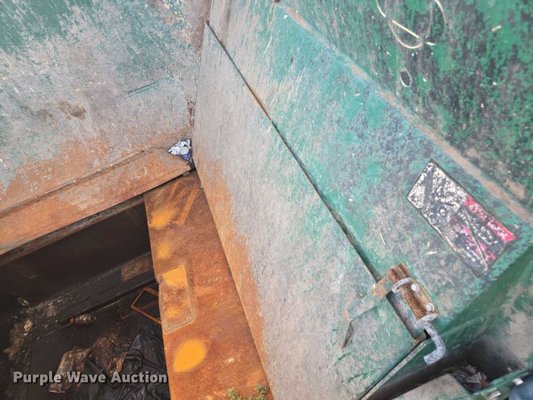 image for item EU4594 2015 Peterbilt 320 refuse truck