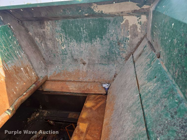 image for item EU4594 2015 Peterbilt 320 refuse truck