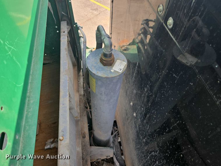 image for item EU4594 2015 Peterbilt 320 refuse truck