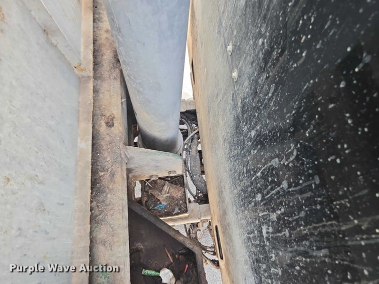 image for item EU4594 2015 Peterbilt 320 refuse truck