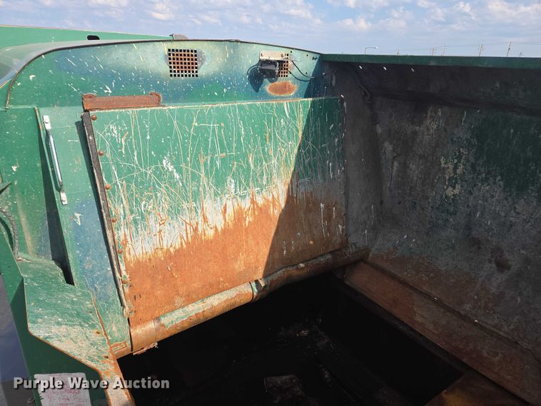 image for item EU4594 2015 Peterbilt 320 refuse truck