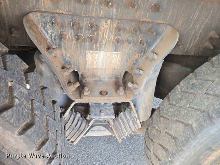 image for item EU4594 2015 Peterbilt 320 refuse truck