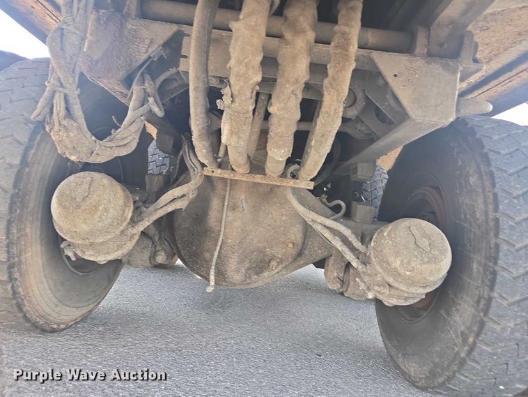 image for item EU4594 2015 Peterbilt 320 refuse truck