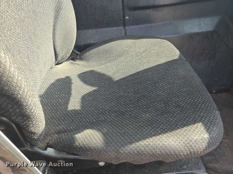 image for item EU4594 2015 Peterbilt 320 refuse truck