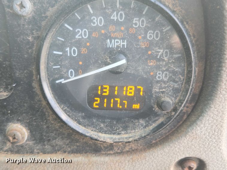 image for item EU4594 2015 Peterbilt 320 refuse truck