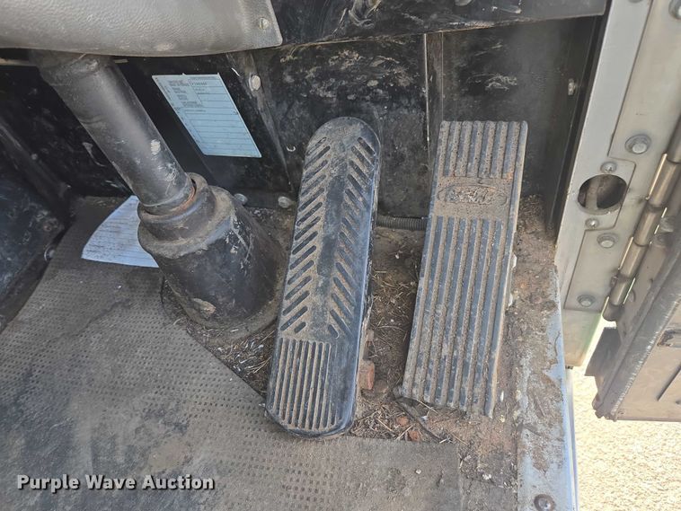 image for item EU4594 2015 Peterbilt 320 refuse truck