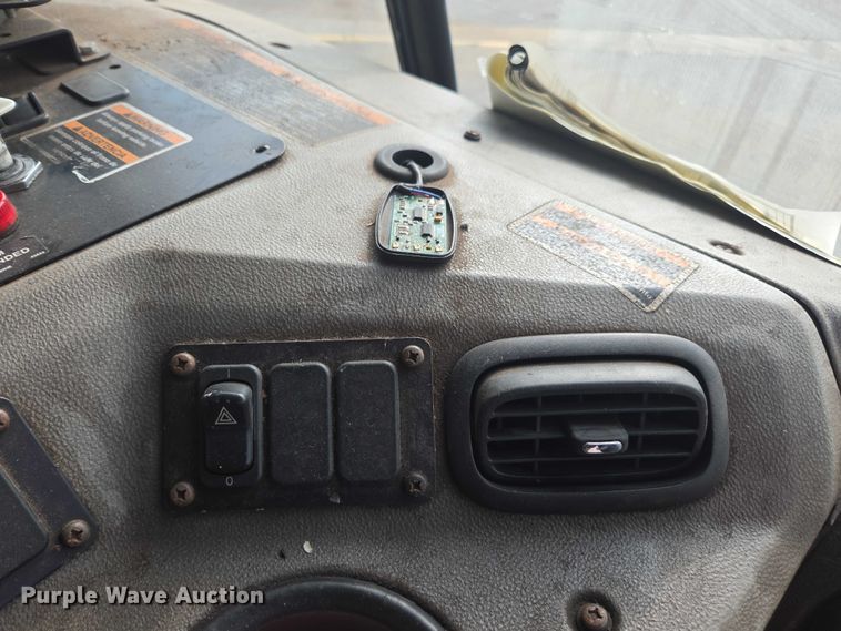 image for item EU4594 2015 Peterbilt 320 refuse truck