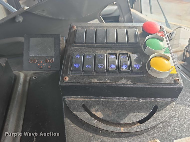 image for item EU4594 2015 Peterbilt 320 refuse truck