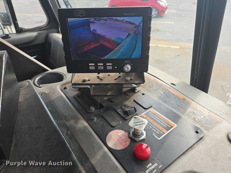 image for item EU4594 2015 Peterbilt 320 refuse truck