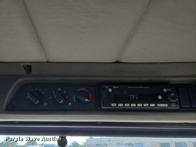 image for item EU4594 2015 Peterbilt 320 refuse truck