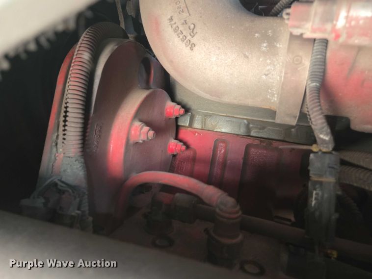 image for item EU4594 2015 Peterbilt 320 refuse truck