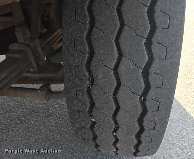 image for item EU4594 2015 Peterbilt 320 refuse truck