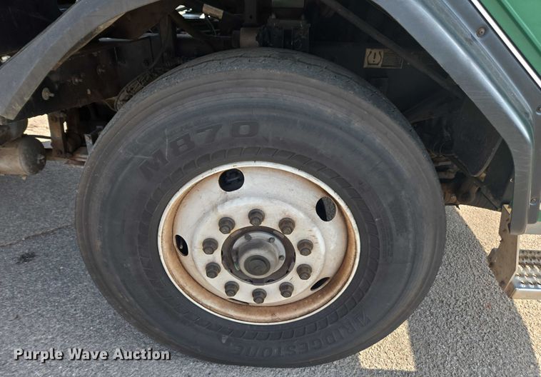 image for item EU4594 2015 Peterbilt 320 refuse truck