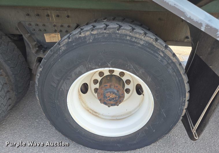 image for item EU4594 2015 Peterbilt 320 refuse truck