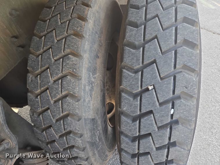 image for item EU4594 2015 Peterbilt 320 refuse truck